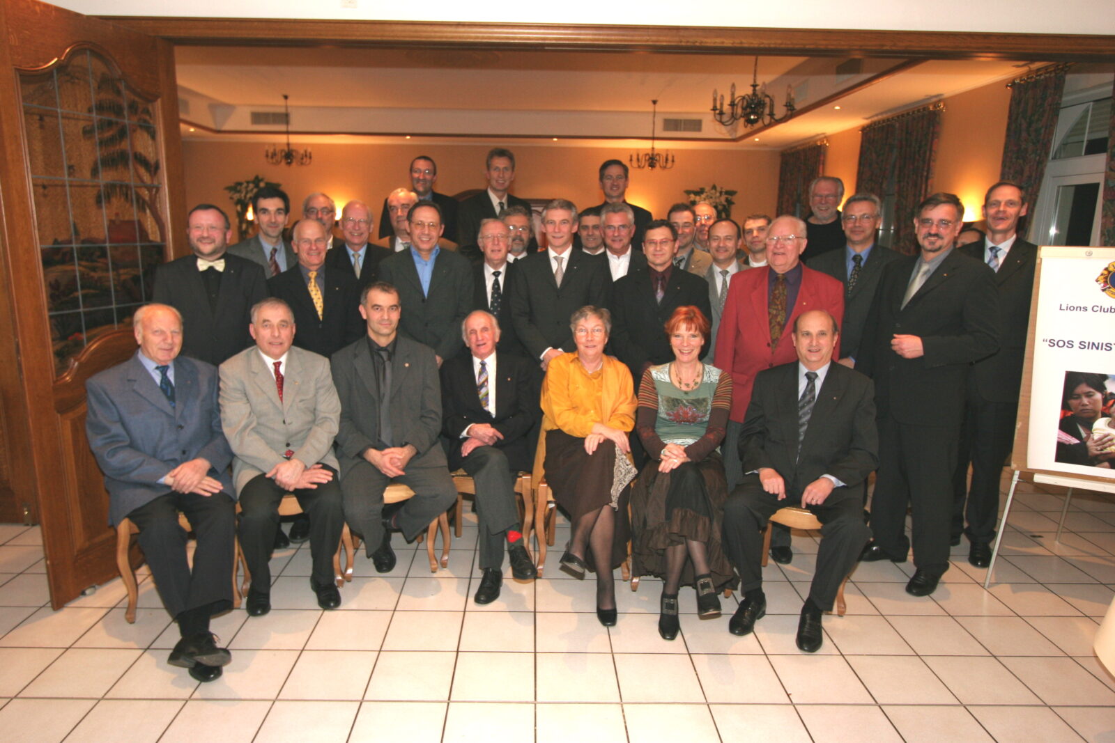 Photo de groupe des membres sous la présidence de Philippe HUBER