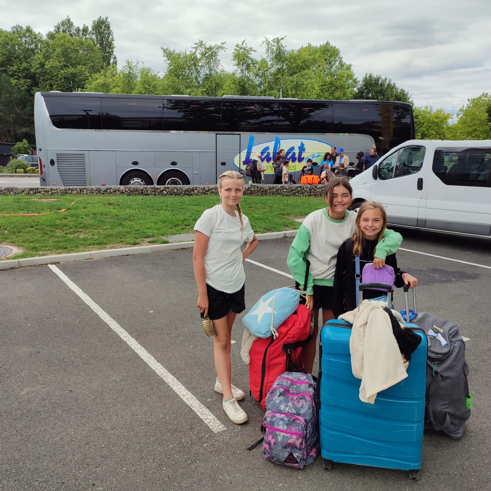 3 jeunes au retour des vacances